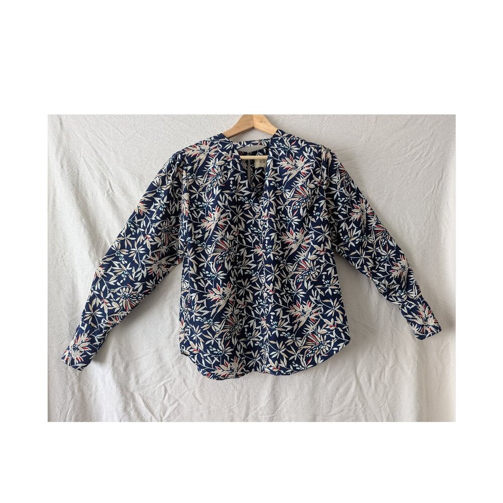 Floral Blouse with front cut-out and button sleeves (M)